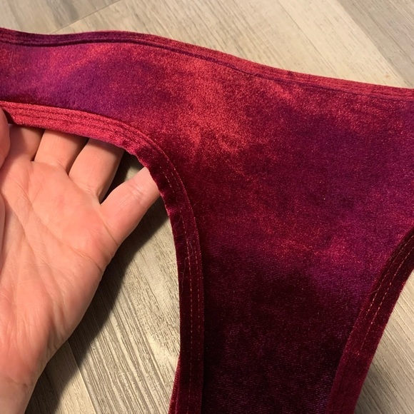 Hoaka Swimwear red velour xlarge - Picture 4 of 5